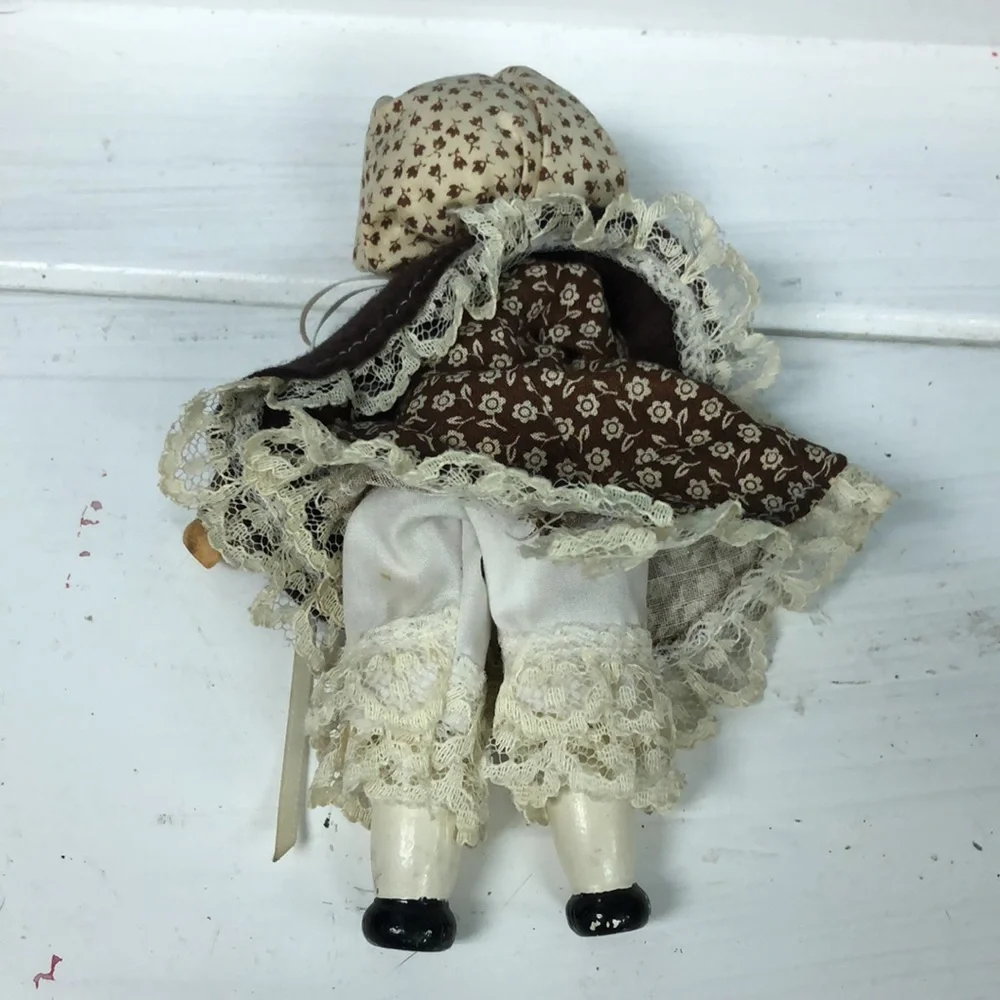 Vtg Clothespin 6” Doll Brunette Hair, Braids prairie Dress Pinafore chair Taiwan